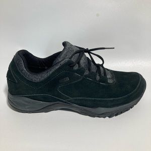 Merrell women’s 11 Endure Leather Black